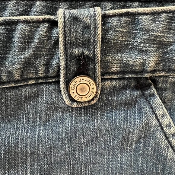 Gap Jeans Denim Skirt Size 12 - Distressed/Frayed Hem - Picture 5 of 11